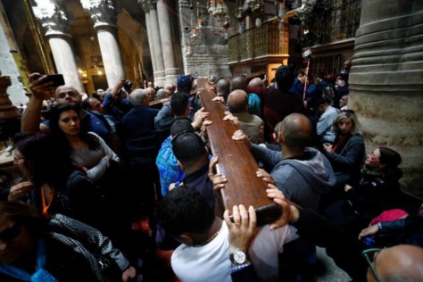 Des chrétiens du monde entier célèbrent le vendredi saint à Jérusalem