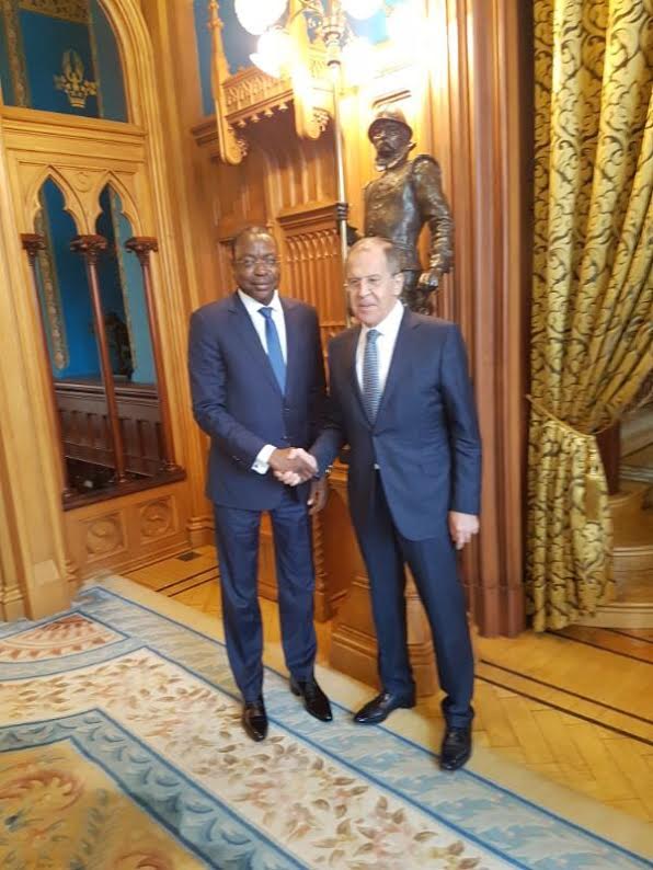 Le ministre des affaires étrangères Mankeur Ndiaye en compagnie de son homologue russe