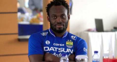 Michael Essien interdit de jouer en Indonésie jusqu’à ce qu’il acquiert un permis de travail