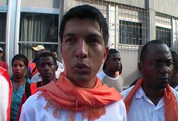 Rajoelina, le maire destitué, a rencontré Ravalomanana