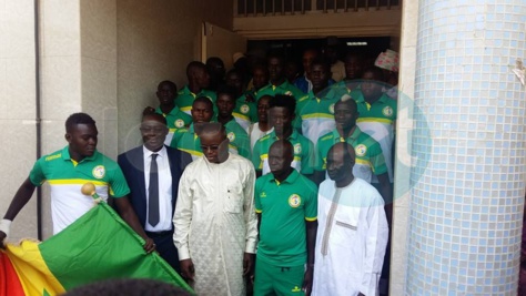Cérémonie de remise de drapeau aux "Lions" du Beach soccer pour le Mondial 2017 au Bahamas