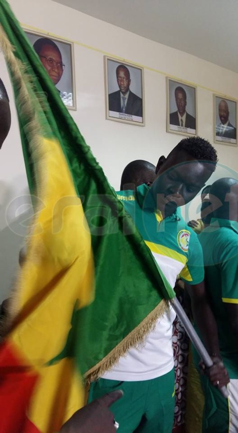 Cérémonie de remise de drapeau aux "Lions" du Beach soccer pour le Mondial 2017 au Bahamas