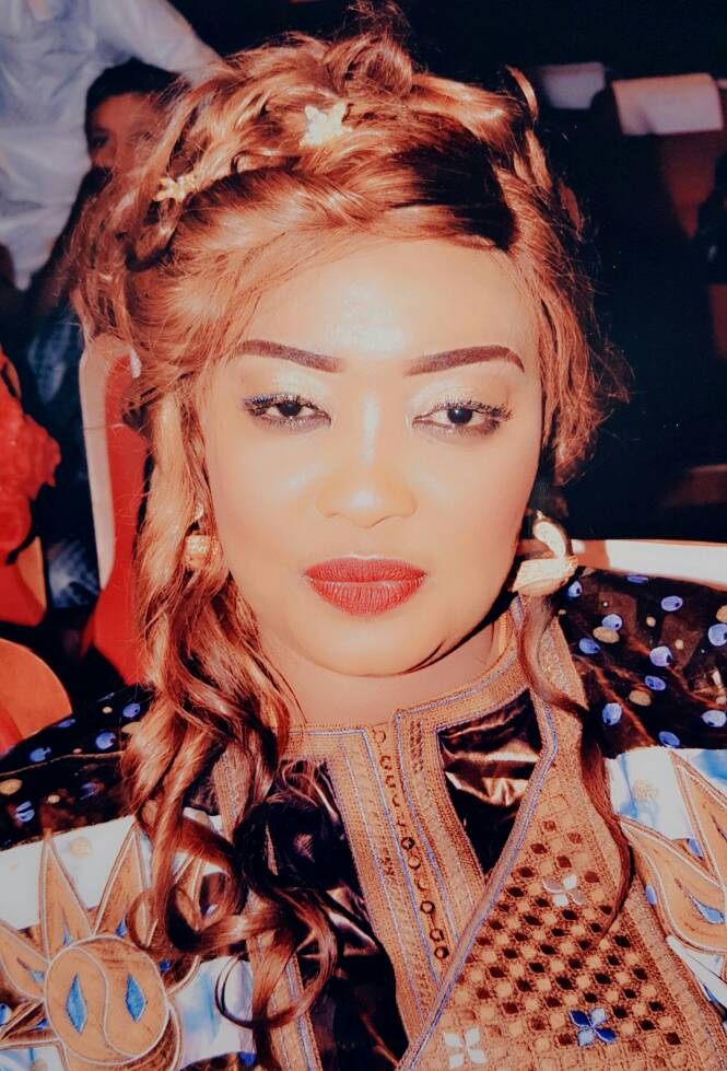 Voici la belle femme de  Saanex, Sadiya