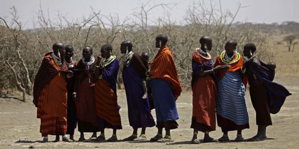 Tanzanie:  Coups de fouet et badigeonnage à la bouse de vache à un jeune homme qui insultait sa mère