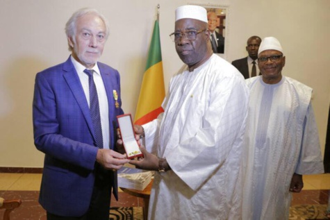 Le PDG de Eiffage Sénégal, Gérard Senac, honoré par le Président du Mali, S.E Ibrahim Boubacar Keïta