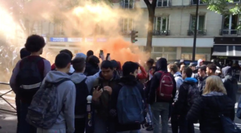Paris : plusieurs lycées bloqués pour dénoncer le duel Macron - Le Pen au second tour