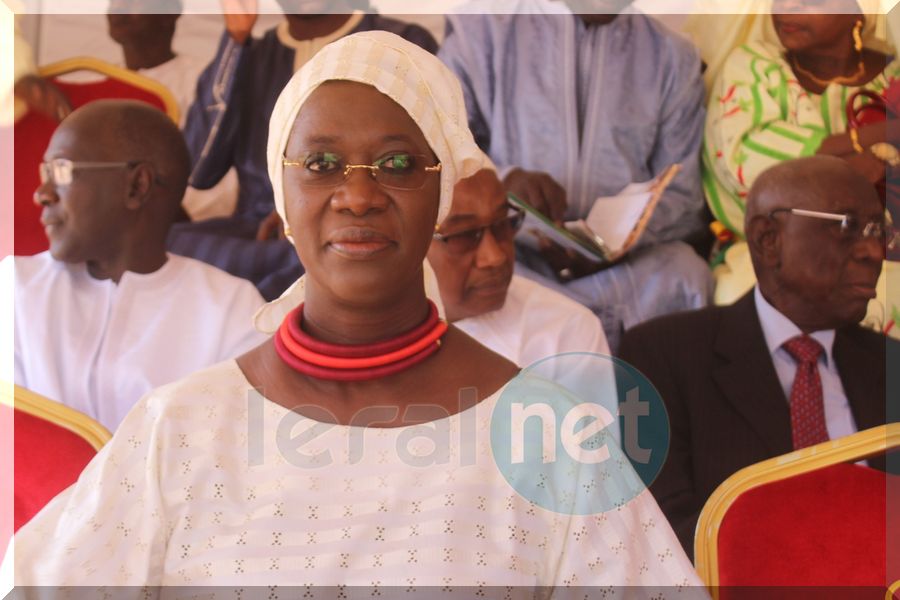  Pose de la première pierre des travaux de restructuration de la "Cité Baraka" par S.E Monsieur Macky Sall président de la république.