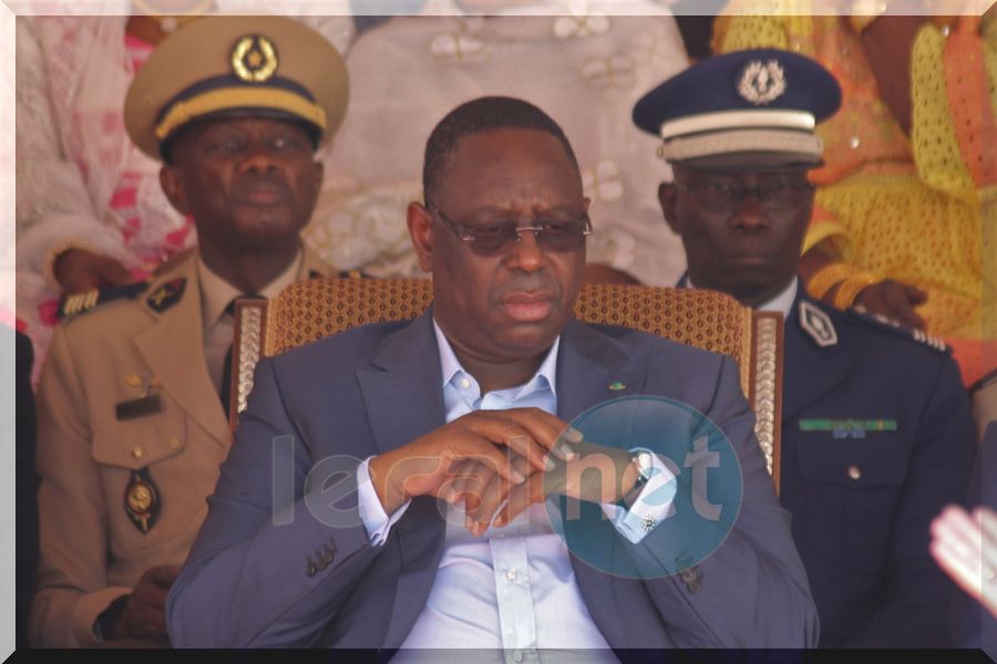  Pose de la première pierre des travaux de restructuration de la "Cité Baraka" par S.E Monsieur Macky Sall président de la république.