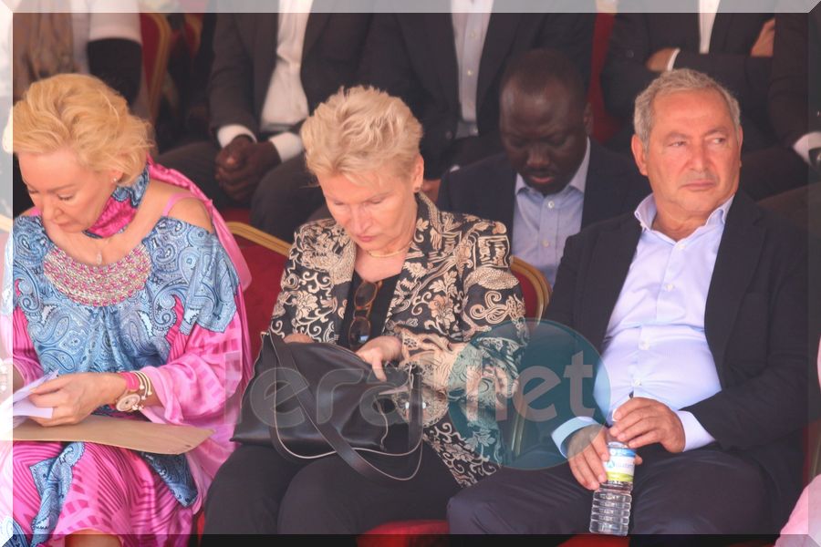  Pose de la première pierre des travaux de restructuration de la "Cité Baraka" par S.E Monsieur Macky Sall président de la république.