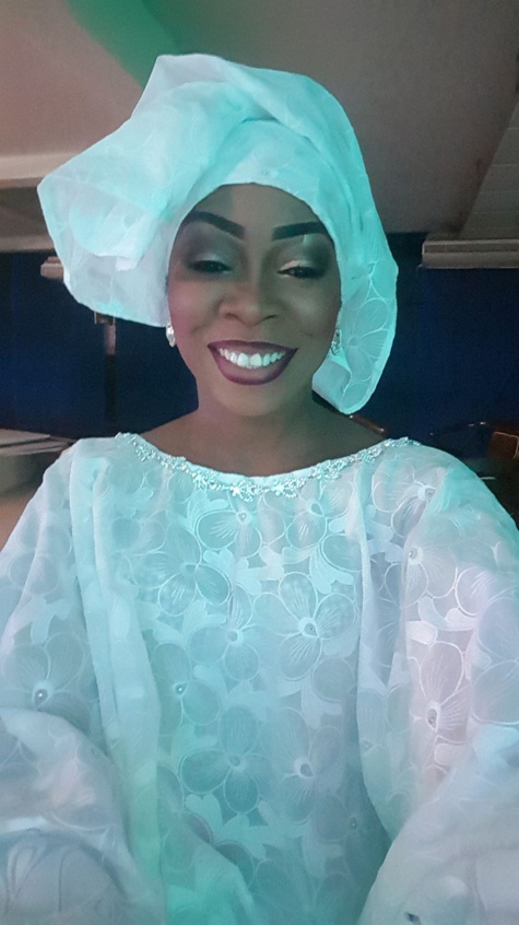 Aby Ndour en fervente talibé, tout en blanc pour célébrer l'Appel de Seydina Limamou Laye