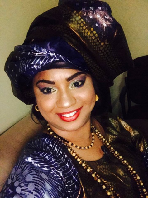 Voici la belle Fama Diouf, elle est l'animatrice de l' émission "Li ci biir seuy" sur la RTS1