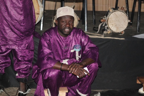 Les rythmes traditionnels et ses instruments, nous sommes au théâtre national Daniel Sorano