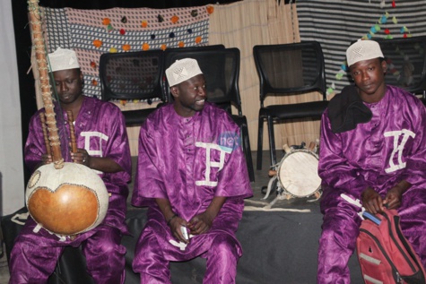 Les rythmes traditionnels et ses instruments, nous sommes au théâtre national Daniel Sorano