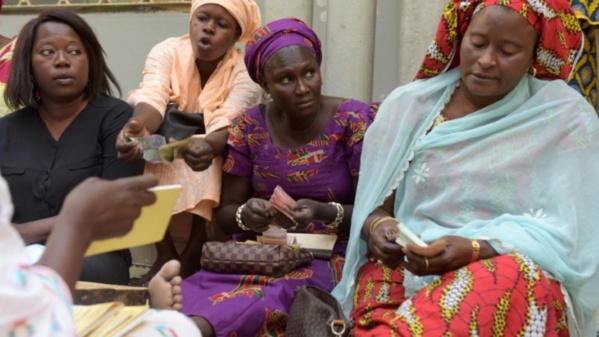 La tontine, ou le micro-crédit au féminin, fait recette au Sénégal