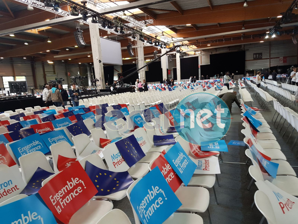(09 Photos) En mode préparatifs pour le grand meeting de Macron à Paris, cet après-midi