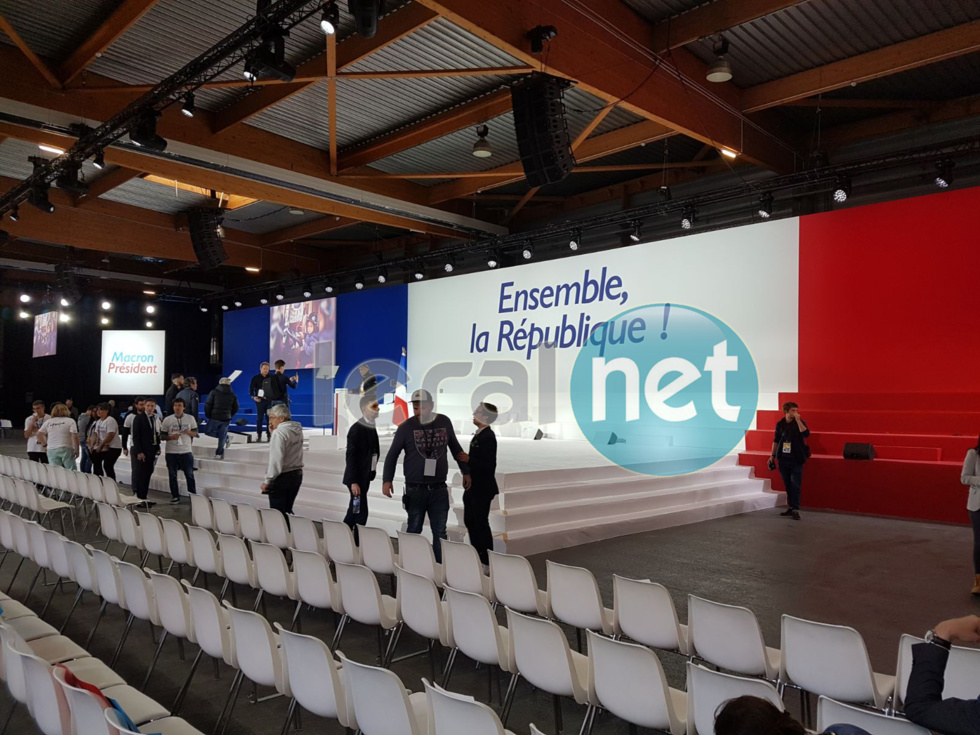 (09 Photos) En mode préparatifs pour le grand meeting de Macron à Paris, cet après-midi