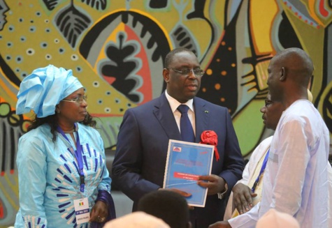 Macky Sall a reçu les Cahiers de Doléances des Centrales syndicales