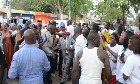 Vidéo- Bataille rangée, insultes...à la  conférence de  presse d'Abdou Mbow à Thiès