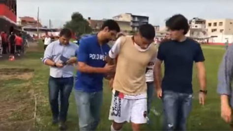 Vol de voitures et arnaque de cartes de crédit: Un joueur brésilien arrêté en plein match