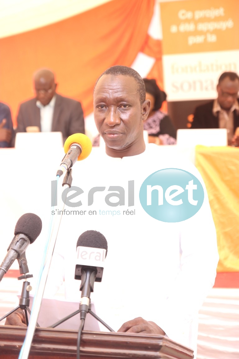 La Fondation Sonatel offre des livres au lycée de Thiaroye