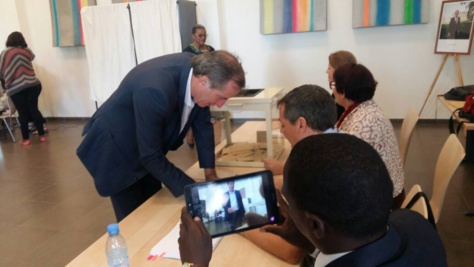 Second tour de la Présidentielle en France: Le vote de Son Excellence l'Ambassadeur Christophe Bigot à Dakar (Images)