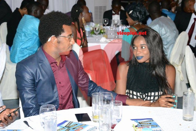 6 photos : Nafy Dièye ex-présentatrice à Walf Tv et Momo de la 2STV  en toute complicité