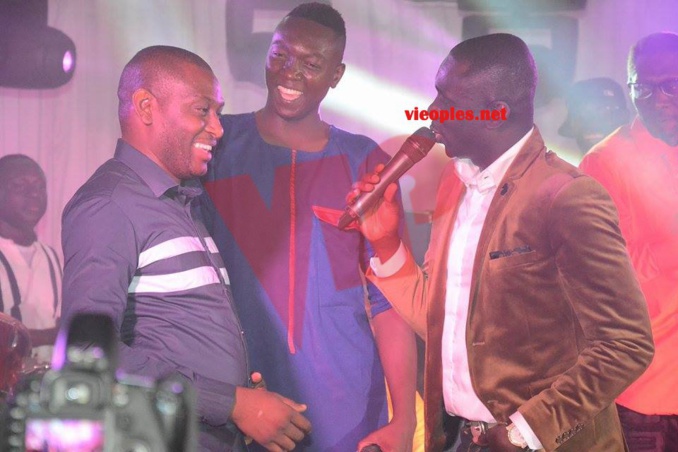 (2 photos) Malal Junior Diagne, l'inimitable journaliste de la TFM danse avec Pape Diouf