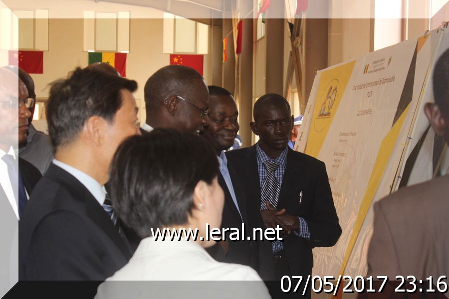 Vidéo-Photos: La visite du vice-président de la République populaire de Chine, M. Li Yuanchao au parc industriel de Diamniadio 