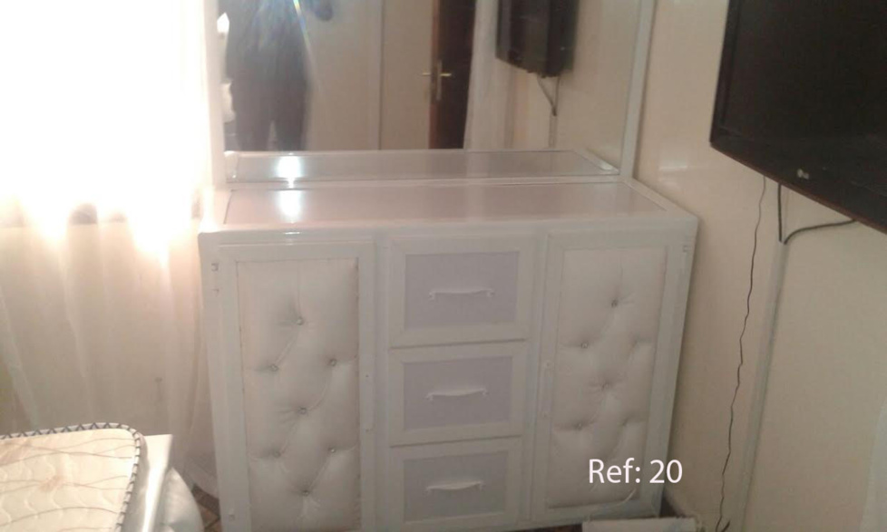 Regardez et faites votre choix, un particulier vend ces jolis meubles de dernier design, 1ère qualité...