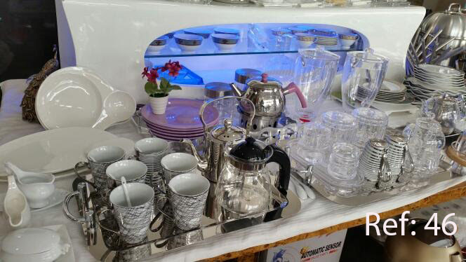 Un particulier vend ces jolis meubles de dernier design, 1ère qualité..