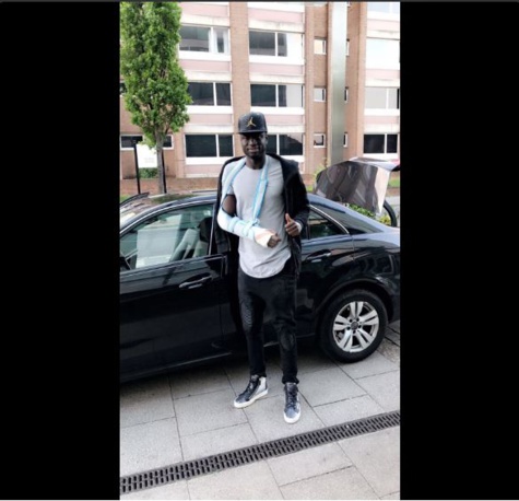 Cheikhou Kouyaté: son bras droit immobilisé