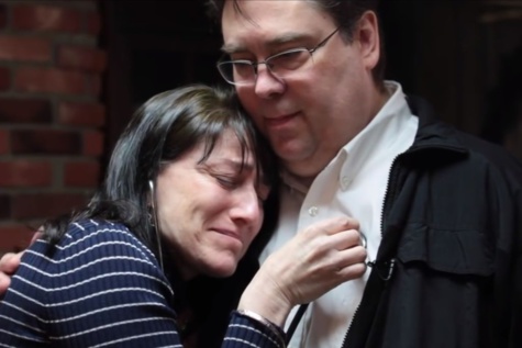 Jon, le receveur du coeur de Tim, et Sue Ellen, la mère du donneur.