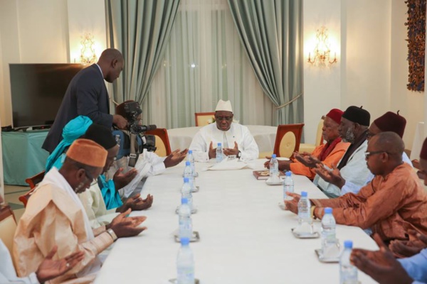 Le Président Macky Sall a reçu la délégation du Khalife de Sokone