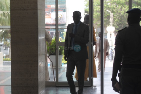 Voici le ministre Secrétaire d’Etat à la Communication, Yakham Mbaye à son arrivée à l'Assemblée nationale