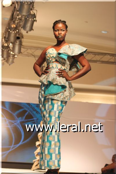 22 photos : Viviane Chidid toute transparente au défilé "Fashon design show"