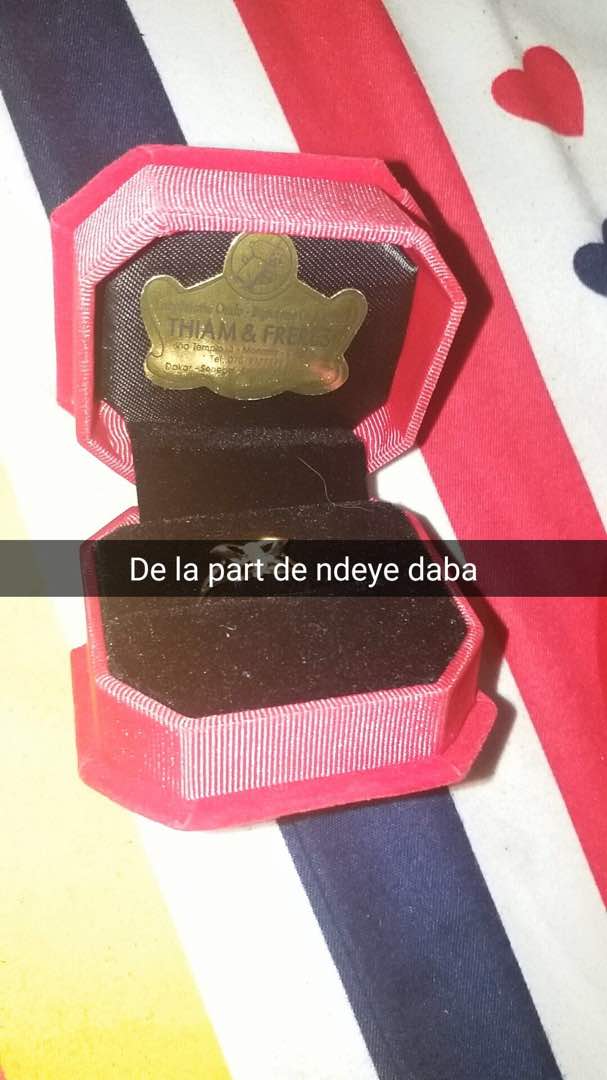 Regardez le cadeau de El Hadji Ndiaye de la 2Stv à Bijou pour son mariage