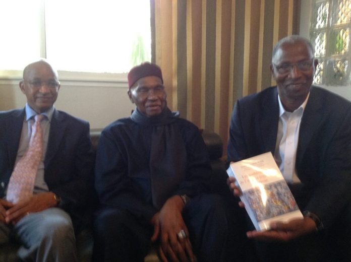  Visite de Cellou Dalein Diallo à Abdoulaye Wade à Versailles (Images)