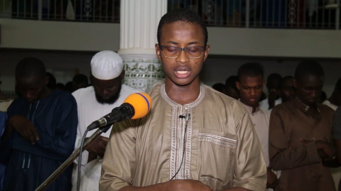(14) Photos - Machallah: Mouhamed Moujtaba Diallo Champion du monde en récital du Coran dirige la prière dans une Mosquée...