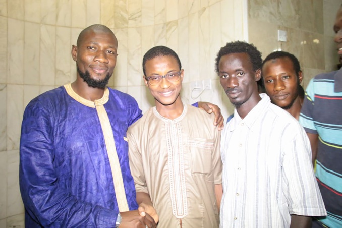 (14) Photos - Machallah: Mouhamed Moujtaba Diallo Champion du monde en récital du Coran dirige la prière dans une Mosquée...