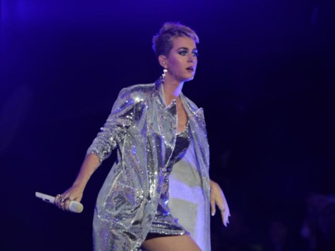 Oups ! Gros accident de robe pour Katy Perry