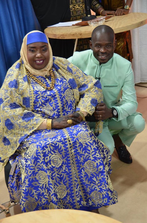 5 photos : Pape Cheikh Diallo pose avec sa maman Adja Fatou Binetou Diop