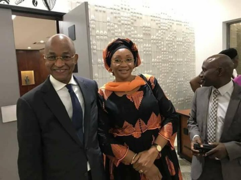 Photo: Cellou Dalein Diallo est rentré à Conakry sourire aux lèvres sous l'accueil de sa première femme Hadja Alimatou Diallo