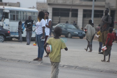 L'Association des jeunes engagés pour le développement de Ouest Foire fait dans le social et distribue des "Ndogou" en ce mois béni du Ramadan