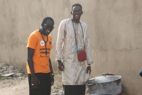 L'Association des jeunes engagés pour le développement de Ouest Foire fait dans le social et distribue des "Ndogou" en ce mois béni du Ramadan