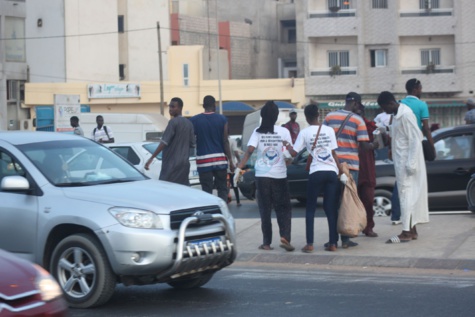 L'Association des jeunes engagés pour le développement de Ouest Foire fait dans le social et distribue des "Ndogou" en ce mois béni du Ramadan