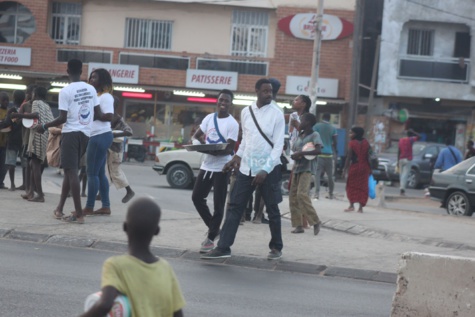 L'Association des jeunes engagés pour le développement de Ouest Foire fait dans le social et distribue des "Ndogou" en ce mois béni du Ramadan