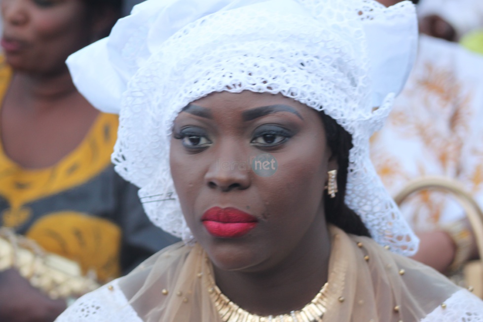 Adja Sy Dg place du Souvenir Africain en quelques clichés tout de blanc vêtue !!!