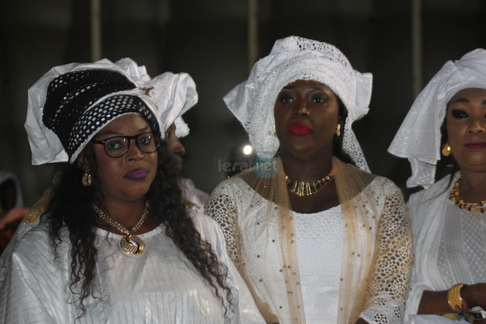 Adja Sy Dg place du Souvenir Africain en quelques clichés tout de blanc vêtue !!!
