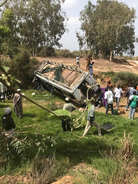 (Urgent) Autoroute à péage de Mbao: Un car « Ndiaga Ndiaye » s’est renversé et fait plusieurs blessés
