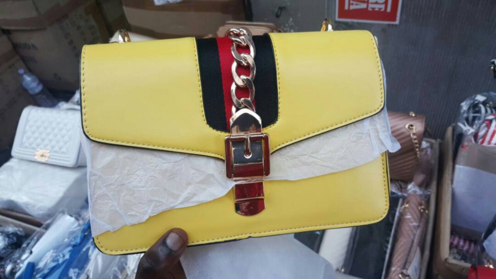 La femme de Saanex , Sadiya ouvre sa boutique ...